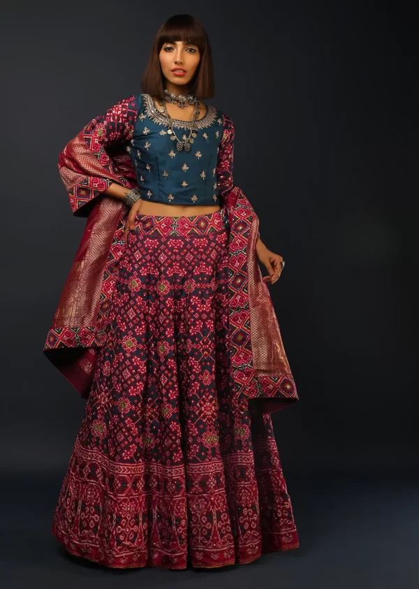 Teal Lehenga Pishwas – Maroon Dupatta | Pakistani bridal couture, Bridal  dresses pakistan, Blue bridal dress